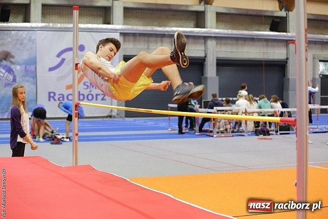 Zdjęcie w galerii na portalu naszraciborz.pl: Zmagania lekkoatletów w ZSOMS  wiadomości z regionu