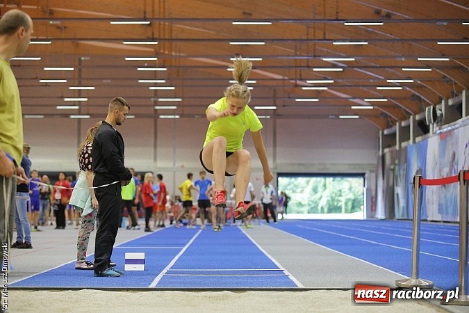 Zdjęcie w galerii na portalu naszraciborz.pl: Zmagania lekkoatletów w ZSOMS  wiadomości z regionu