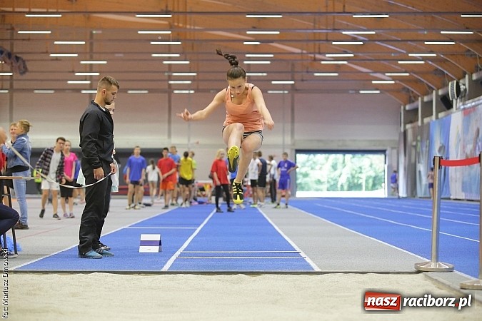 Zdjęcie w galerii na portalu naszraciborz.pl: Zmagania lekkoatletów w ZSOMS  wiadomości z regionu
