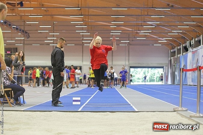 Zdjęcie w galerii na portalu naszraciborz.pl: Zmagania lekkoatletów w ZSOMS  wiadomości z regionu