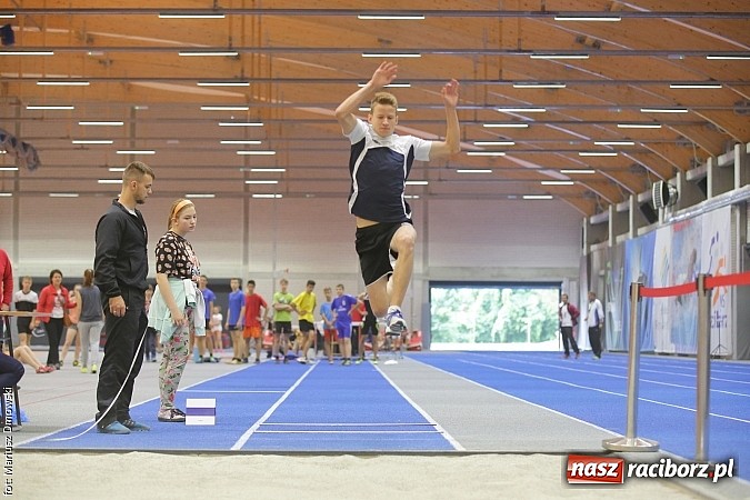 Zdjęcie w galerii na portalu naszraciborz.pl: Zmagania lekkoatletów w ZSOMS  wiadomości z regionu