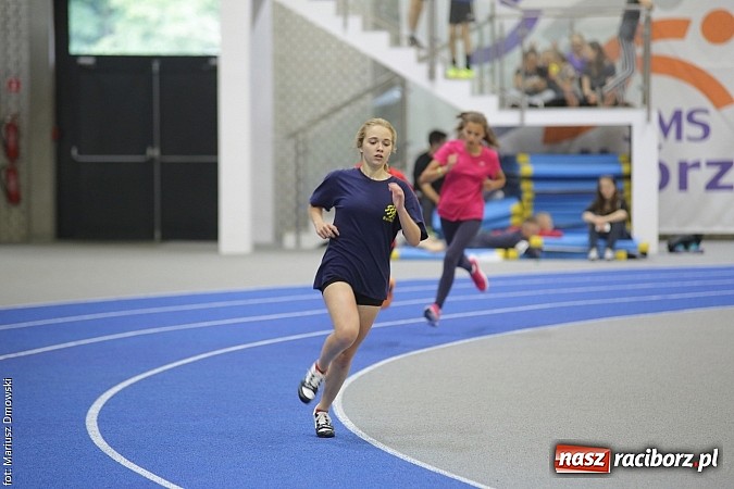 Zdjęcie w galerii na portalu naszraciborz.pl: Zmagania lekkoatletów w ZSOMS  wiadomości z regionu