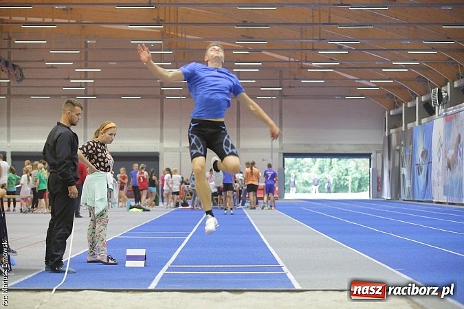 Zdjęcie w galerii na portalu naszraciborz.pl: Zmagania lekkoatletów w ZSOMS  wiadomości z regionu
