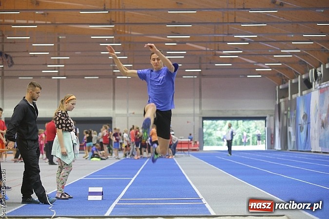 Zdjęcie w galerii na portalu naszraciborz.pl: Zmagania lekkoatletów w ZSOMS  wiadomości z regionu