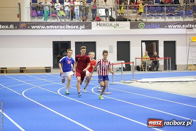 Zdjęcie w galerii na portalu naszraciborz.pl: Zmagania lekkoatletów w ZSOMS  wiadomości z regionu