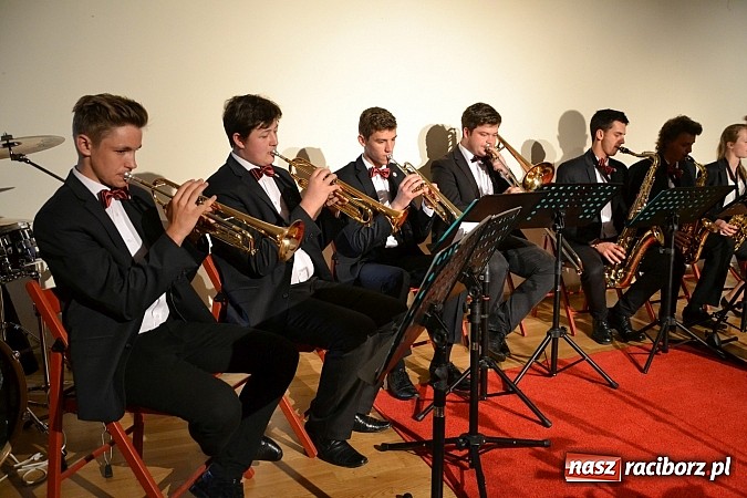 Zdjęcie w galerii na portalu naszraciborz.pl: NARCYZY 2015 przyznane - uroczysta gala na Zamku Piastowskim  wiadomości z regionu