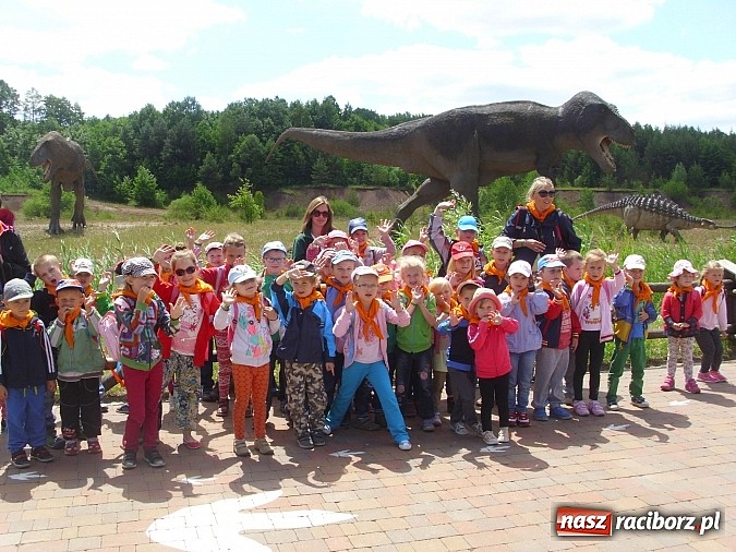 Zdjęcie w galerii na portalu naszraciborz.pl: Spotkanie przedszkolaków z Markowic z dinozaurami w Krasiejowie wiadomości z regionu