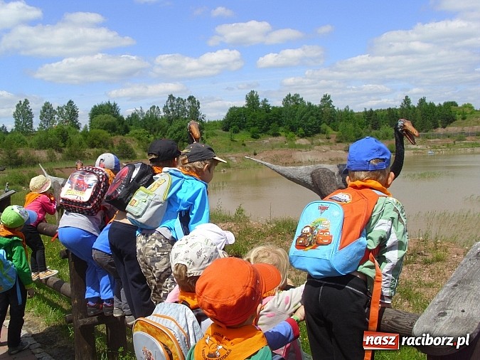 Zdjęcie w galerii na portalu naszraciborz.pl: Spotkanie przedszkolaków z Markowic z dinozaurami w Krasiejowie wiadomości z regionu
