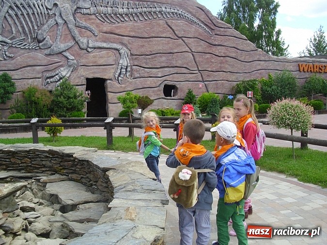 Zdjęcie w galerii na portalu naszraciborz.pl: Spotkanie przedszkolaków z Markowic z dinozaurami w Krasiejowie wiadomości z regionu