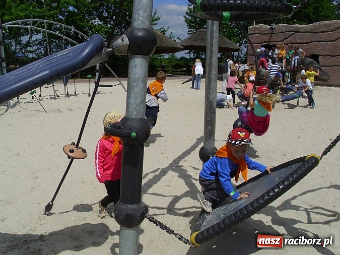 Zdjęcie w galerii na portalu naszraciborz.pl: Spotkanie przedszkolaków z Markowic z dinozaurami w Krasiejowie wiadomości z regionu