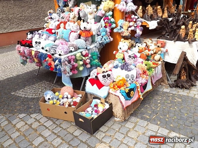 Zdjęcie w galerii na portalu naszraciborz.pl: Właśnie ruszył kolejny Jarmark św. Marcelego. Zobacz co tym razem oferują wystawcy wiadomości z regionu