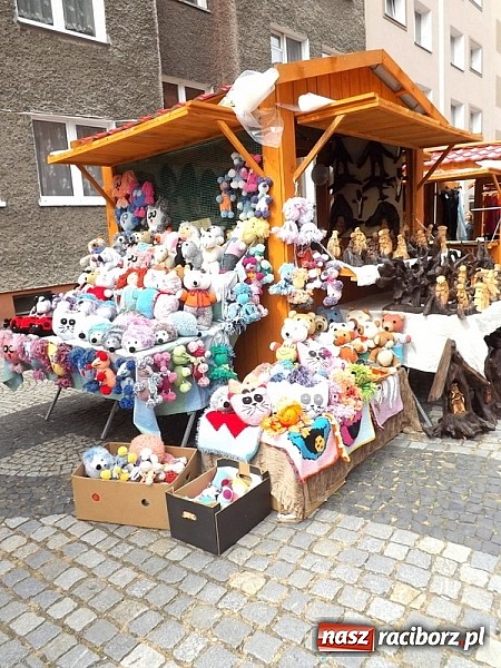 Zdjęcie w galerii na portalu naszraciborz.pl: Właśnie ruszył kolejny Jarmark św. Marcelego. Zobacz co tym razem oferują wystawcy wiadomości z regionu