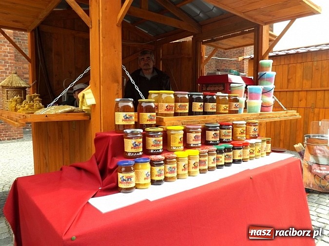 Zdjęcie w galerii na portalu naszraciborz.pl: Właśnie ruszył kolejny Jarmark św. Marcelego. Zobacz co tym razem oferują wystawcy wiadomości z regionu