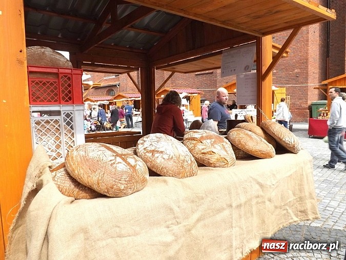 Zdjęcie w galerii na portalu naszraciborz.pl: Właśnie ruszył kolejny Jarmark św. Marcelego. Zobacz co tym razem oferują wystawcy wiadomości z regionu