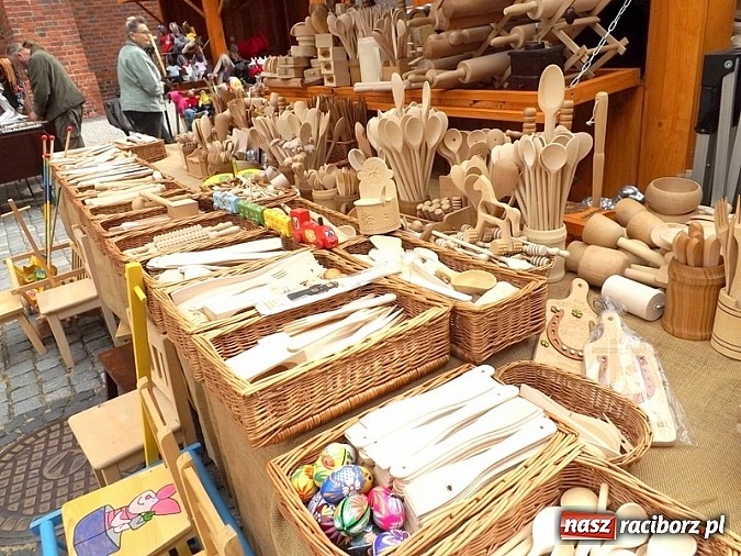Zdjęcie w galerii na portalu naszraciborz.pl: Właśnie ruszył kolejny Jarmark św. Marcelego. Zobacz co tym razem oferują wystawcy wiadomości z regionu