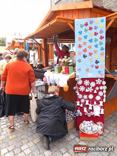 Zdjęcie w galerii na portalu naszraciborz.pl: Właśnie ruszył kolejny Jarmark św. Marcelego. Zobacz co tym razem oferują wystawcy wiadomości z regionu