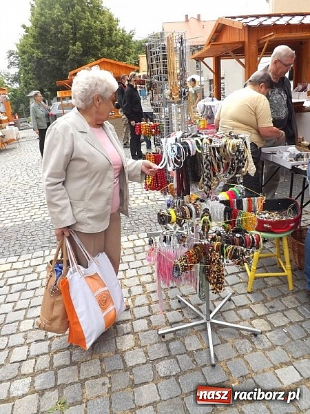 Zdjęcie w galerii na portalu naszraciborz.pl: Właśnie ruszył kolejny Jarmark św. Marcelego. Zobacz co tym razem oferują wystawcy wiadomości z regionu