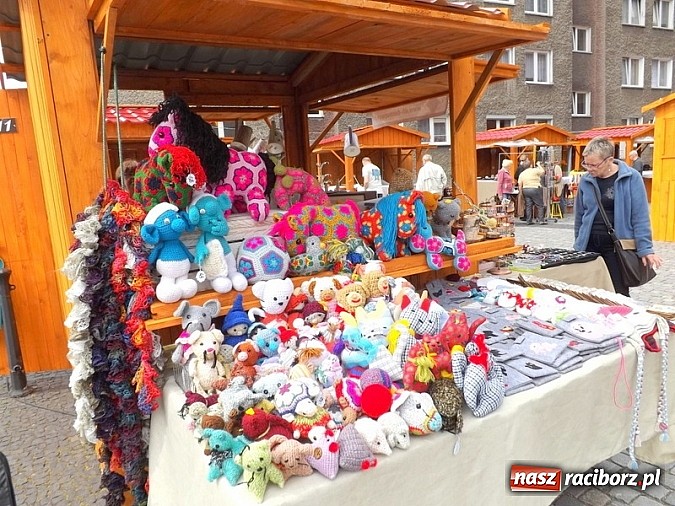 Zdjęcie w galerii na portalu naszraciborz.pl: Właśnie ruszył kolejny Jarmark św. Marcelego. Zobacz co tym razem oferują wystawcy wiadomości z regionu