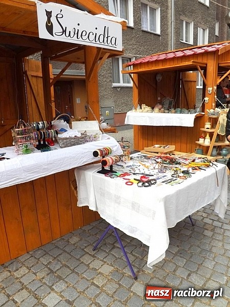 Zdjęcie w galerii na portalu naszraciborz.pl: Właśnie ruszył kolejny Jarmark św. Marcelego. Zobacz co tym razem oferują wystawcy wiadomości z regionu