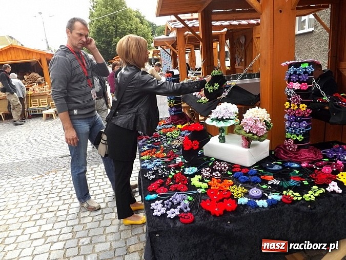 Zdjęcie w galerii na portalu naszraciborz.pl: Właśnie ruszył kolejny Jarmark św. Marcelego. Zobacz co tym razem oferują wystawcy wiadomości z regionu