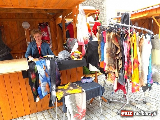 Zdjęcie w galerii na portalu naszraciborz.pl: Właśnie ruszył kolejny Jarmark św. Marcelego. Zobacz co tym razem oferują wystawcy wiadomości z regionu