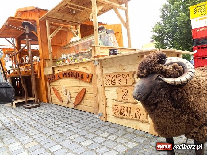 Zdjęcie w galerii na portalu naszraciborz.pl: Właśnie ruszył kolejny Jarmark św. Marcelego. Zobacz co tym razem oferują wystawcy wiadomości z regionu