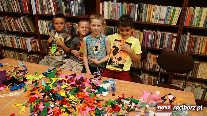 Zdjęcie w galerii na portalu naszraciborz.pl: Małolaty na Dzień Taty w bibliotece  wiadomości z regionu