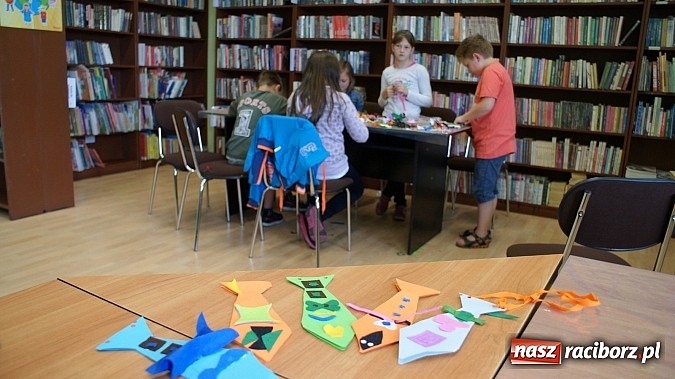 Zdjęcie w galerii na portalu naszraciborz.pl: Małolaty na Dzień Taty w bibliotece  wiadomości z regionu