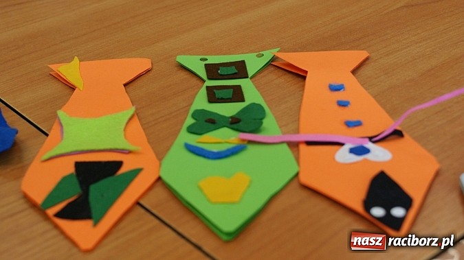 Zdjęcie w galerii na portalu naszraciborz.pl: Małolaty na Dzień Taty w bibliotece  wiadomości z regionu