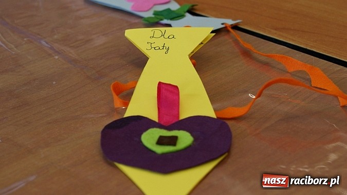 Zdjęcie w galerii na portalu naszraciborz.pl: Małolaty na Dzień Taty w bibliotece  wiadomości z regionu