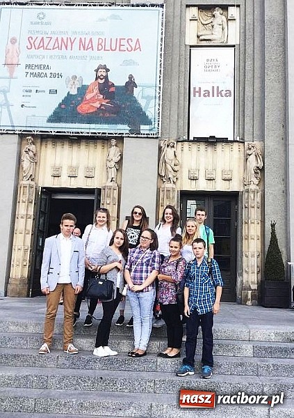 Zdjęcie w galerii na portalu naszraciborz.pl: Bieńkowicka młodzież w Teatrze Śląskim w Katowicach wiadomości z regionu
