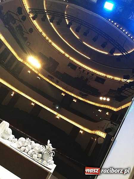 Zdjęcie w galerii na portalu naszraciborz.pl: Bieńkowicka młodzież w Teatrze Śląskim w Katowicach wiadomości z regionu