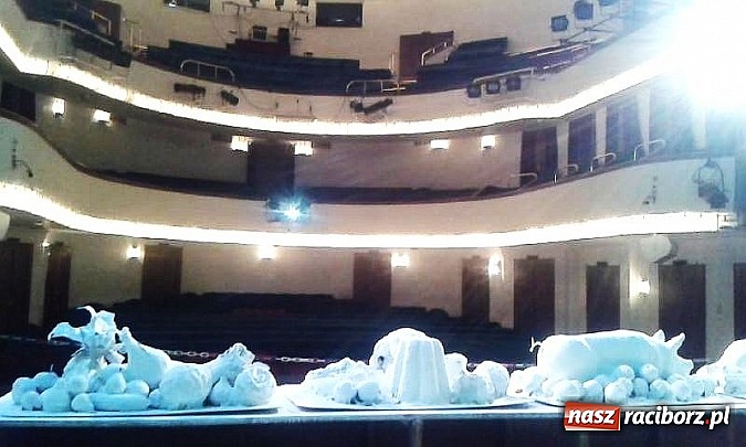 Zdjęcie w galerii na portalu naszraciborz.pl: Bieńkowicka młodzież w Teatrze Śląskim w Katowicach wiadomości z regionu