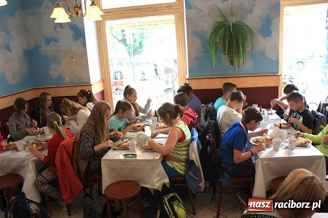 Zdjęcie w galerii na portalu naszraciborz.pl: Uczniowie z Krzanowic wybrali się do Krakowa wiadomości z regionu