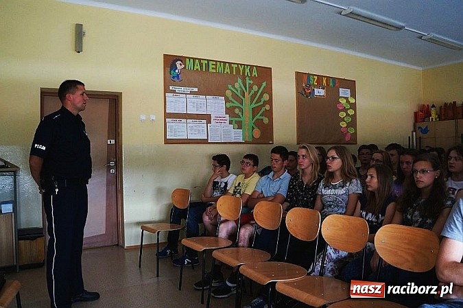 Zdjęcie w galerii na portalu naszraciborz.pl: Krzyżanowiccy uczniowie wysłuchali prelekcji na temat bezpieczeństwa podczas wakacji wiadomości z regionu