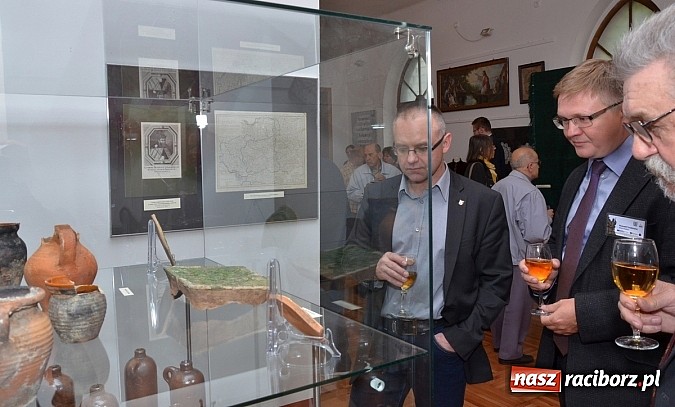 Zdjęcie w galerii na portalu naszraciborz.pl: Muzeum w Raciborzu pochwaliło się najnowszymi nabytkami wiadomości z regionu