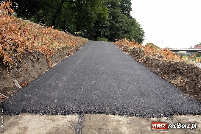 Zdjęcie w galerii na portalu naszraciborz.pl: Do przystani dojedziesz po asfalcie i usiądziesz tu na ławeczce wiadomości z regionu