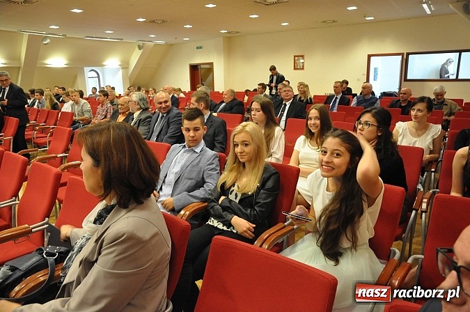 Zdjęcie w galerii na portalu naszraciborz.pl: Raciborski WOPR świętował 50-lecie na Zamku Piastowskim. Starosta dał odznakę, prezydent samochód wiadomości z regionu