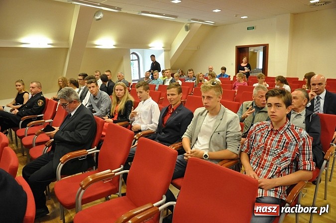 Zdjęcie w galerii na portalu naszraciborz.pl: Raciborski WOPR świętował 50-lecie na Zamku Piastowskim. Starosta dał odznakę, prezydent samochód wiadomości z regionu