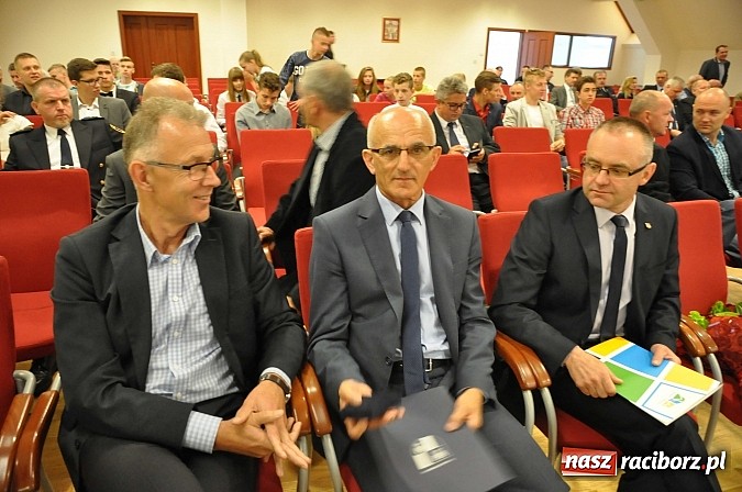 Zdjęcie w galerii na portalu naszraciborz.pl: Raciborski WOPR świętował 50-lecie na Zamku Piastowskim. Starosta dał odznakę, prezydent samochód wiadomości z regionu