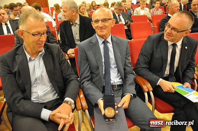 Zdjęcie w galerii na portalu naszraciborz.pl: Raciborski WOPR świętował 50-lecie na Zamku Piastowskim. Starosta dał odznakę, prezydent samochód wiadomości z regionu