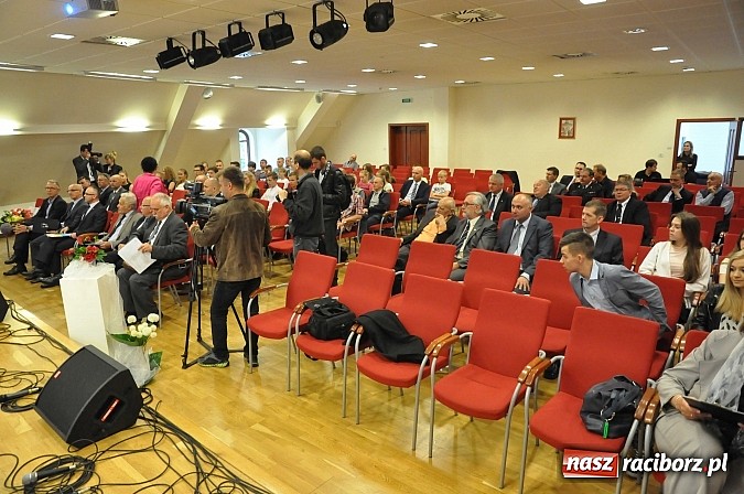 Zdjęcie w galerii na portalu naszraciborz.pl: Raciborski WOPR świętował 50-lecie na Zamku Piastowskim. Starosta dał odznakę, prezydent samochód wiadomości z regionu