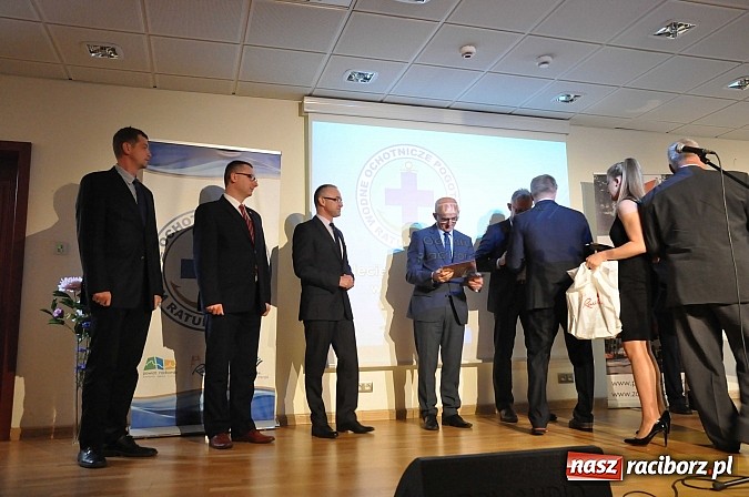 Zdjęcie w galerii na portalu naszraciborz.pl: Raciborski WOPR świętował 50-lecie na Zamku Piastowskim. Starosta dał odznakę, prezydent samochód wiadomości z regionu