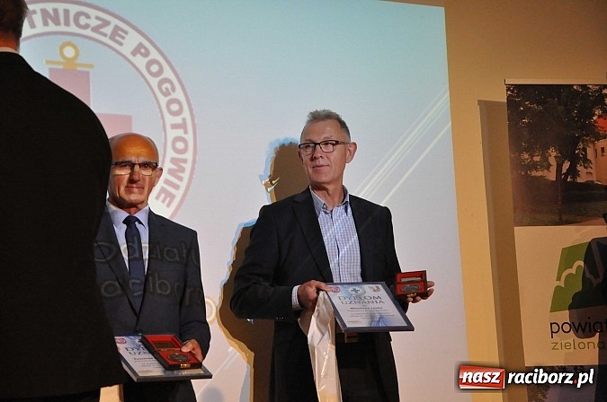 Zdjęcie w galerii na portalu naszraciborz.pl: Raciborski WOPR świętował 50-lecie na Zamku Piastowskim. Starosta dał odznakę, prezydent samochód wiadomości z regionu