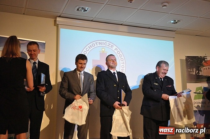 Zdjęcie w galerii na portalu naszraciborz.pl: Raciborski WOPR świętował 50-lecie na Zamku Piastowskim. Starosta dał odznakę, prezydent samochód wiadomości z regionu