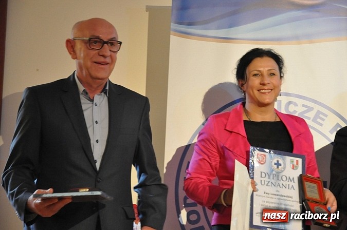 Zdjęcie w galerii na portalu naszraciborz.pl: Raciborski WOPR świętował 50-lecie na Zamku Piastowskim. Starosta dał odznakę, prezydent samochód wiadomości z regionu