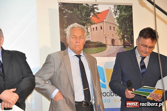 Zdjęcie w galerii na portalu naszraciborz.pl: Raciborski WOPR świętował 50-lecie na Zamku Piastowskim. Starosta dał odznakę, prezydent samochód wiadomości z regionu