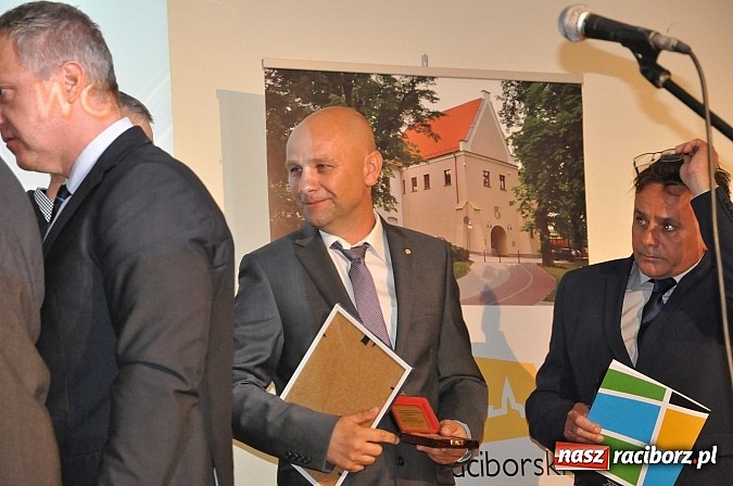 Zdjęcie w galerii na portalu naszraciborz.pl: Raciborski WOPR świętował 50-lecie na Zamku Piastowskim. Starosta dał odznakę, prezydent samochód wiadomości z regionu