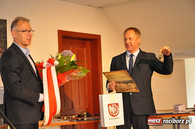 Zdjęcie w galerii na portalu naszraciborz.pl: Raciborski WOPR świętował 50-lecie na Zamku Piastowskim. Starosta dał odznakę, prezydent samochód wiadomości z regionu