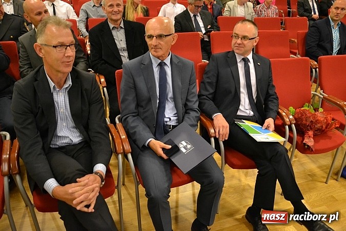 Zdjęcie w galerii na portalu naszraciborz.pl: Raciborski WOPR świętował 50-lecie na Zamku Piastowskim. Starosta dał odznakę, prezydent samochód wiadomości z regionu
